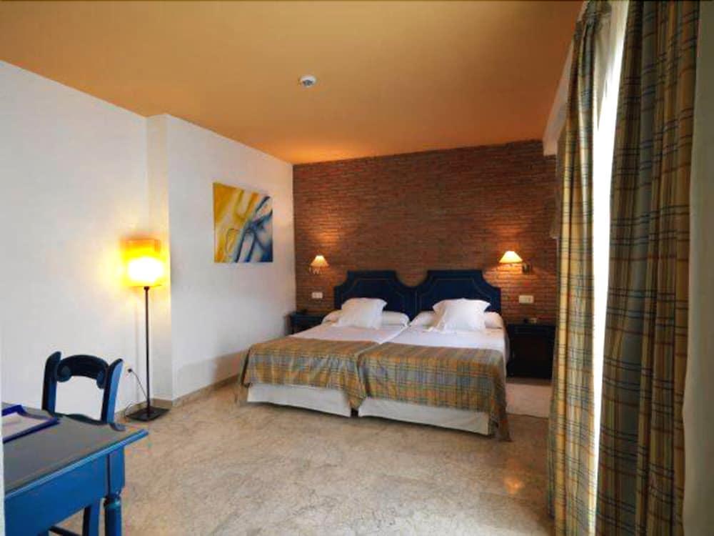 Hotel Dona Lola Zahara Захара-де-лос-Атунес Экстерьер фото