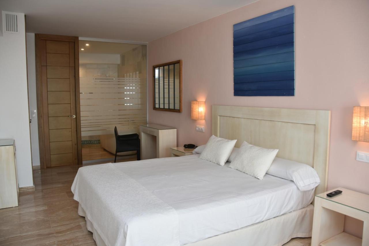Hotel Dona Lola Zahara Захара-де-лос-Атунес Экстерьер фото