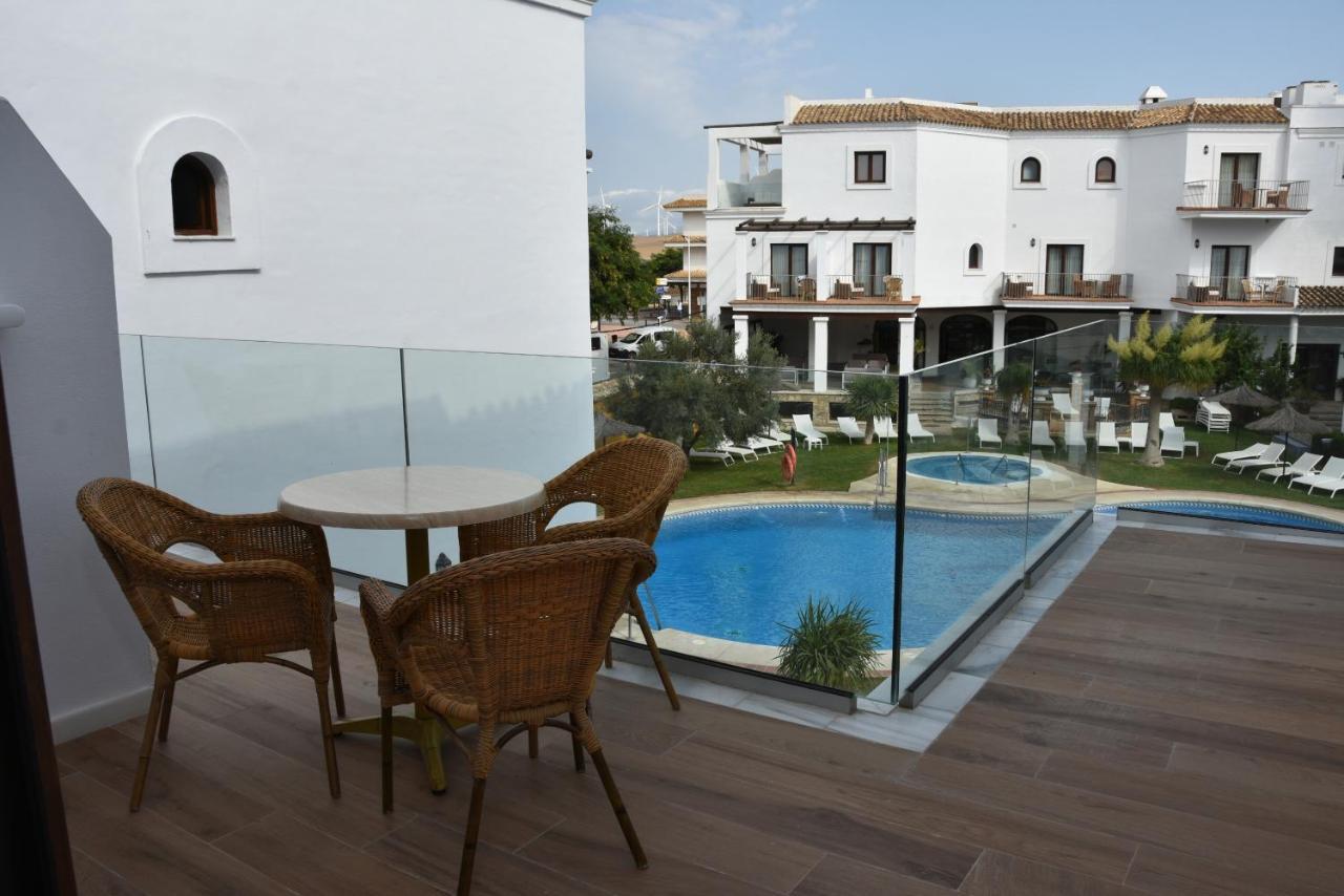Hotel Dona Lola Zahara Захара-де-лос-Атунес Экстерьер фото