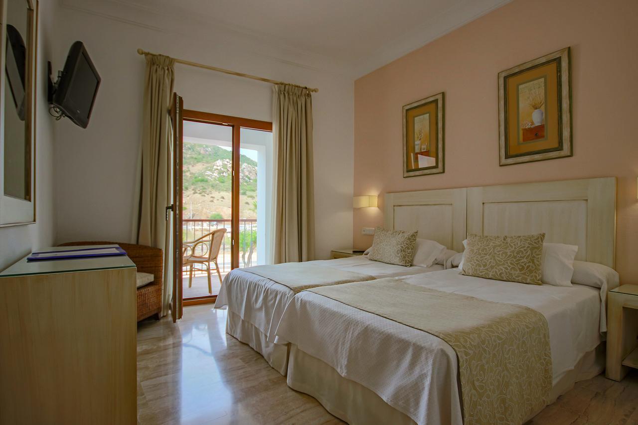 Hotel Dona Lola Zahara Захара-де-лос-Атунес Экстерьер фото