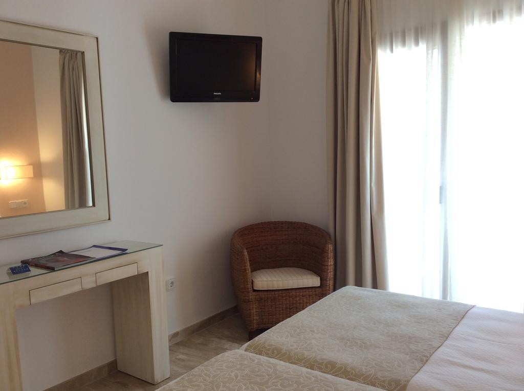 Hotel Dona Lola Zahara Захара-де-лос-Атунес Экстерьер фото