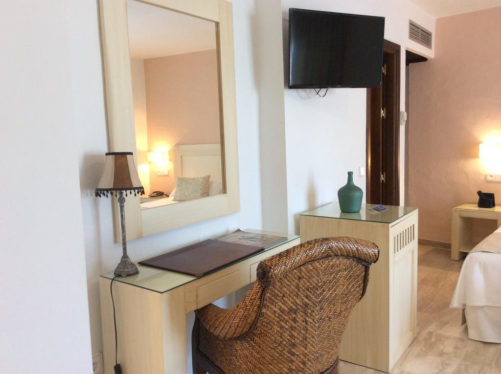Hotel Dona Lola Zahara Захара-де-лос-Атунес Экстерьер фото
