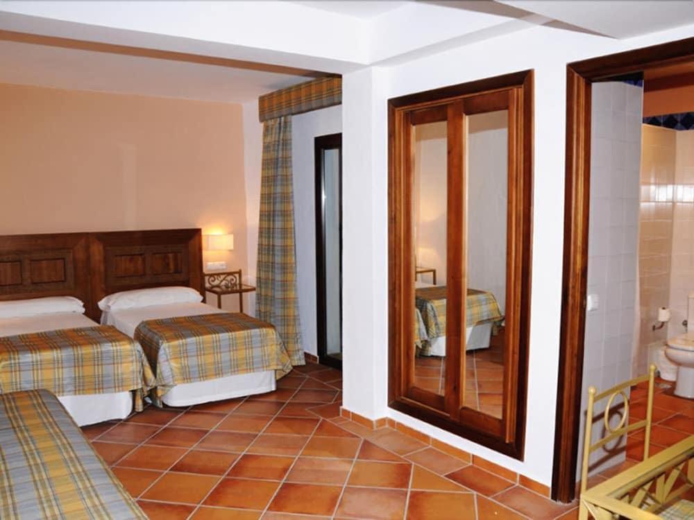 Hotel Dona Lola Zahara Захара-де-лос-Атунес Экстерьер фото